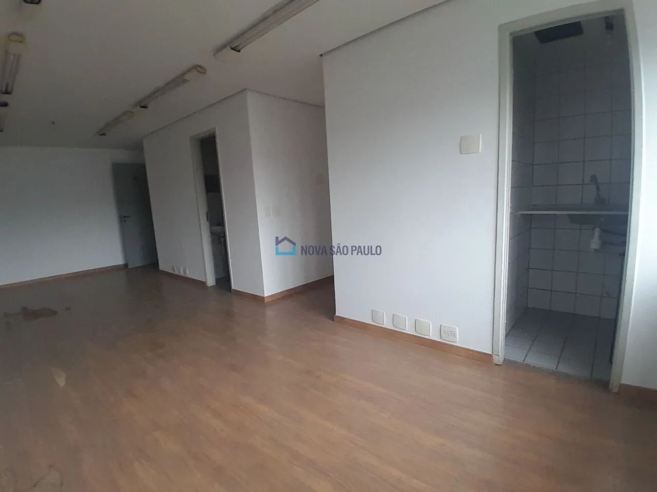 Sala comercial à venda localizada na Liberdade. - Foto 3