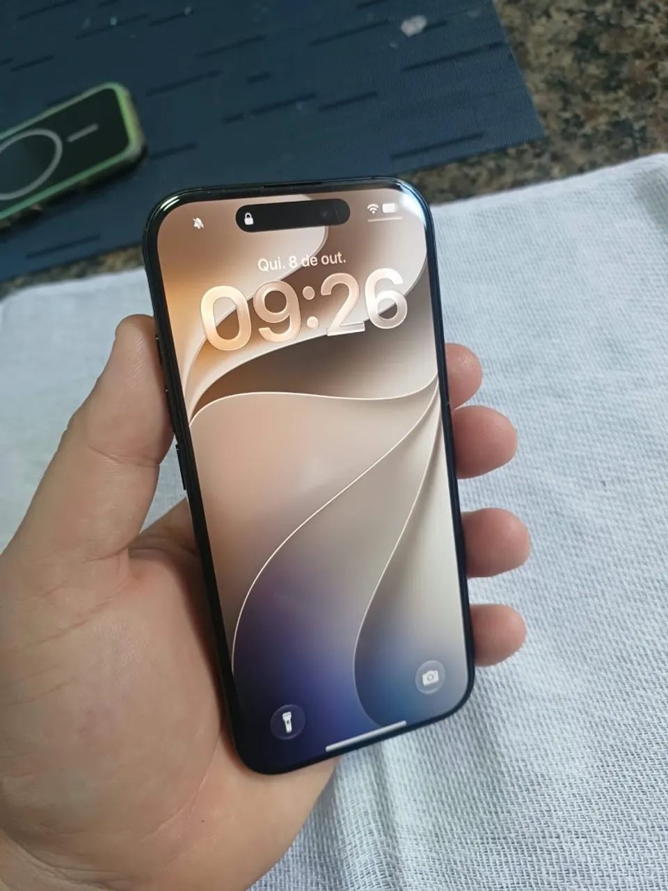 iPhone 16 pro praticamente novo zero