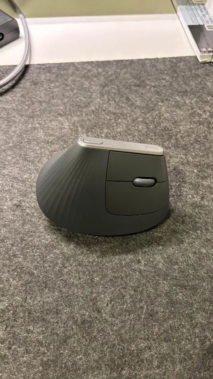 Mouse Ergonômico Logitech MX Vertical - Foto 3