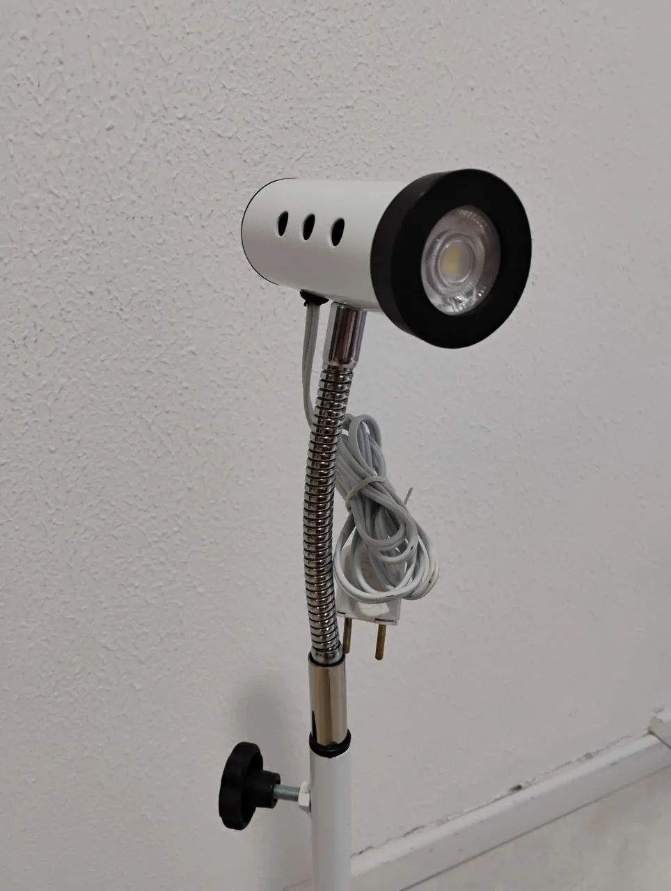Foco clínico hospitalar com LED