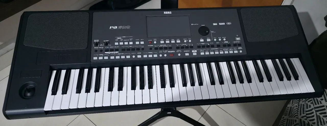 Vendo teclado korg pa600 com um mês de uso, ele está zero 