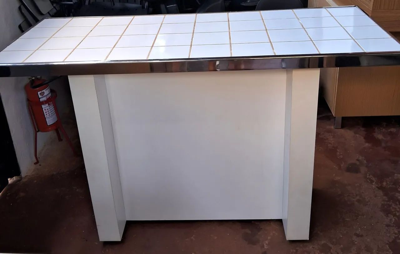 Mesa azulejada