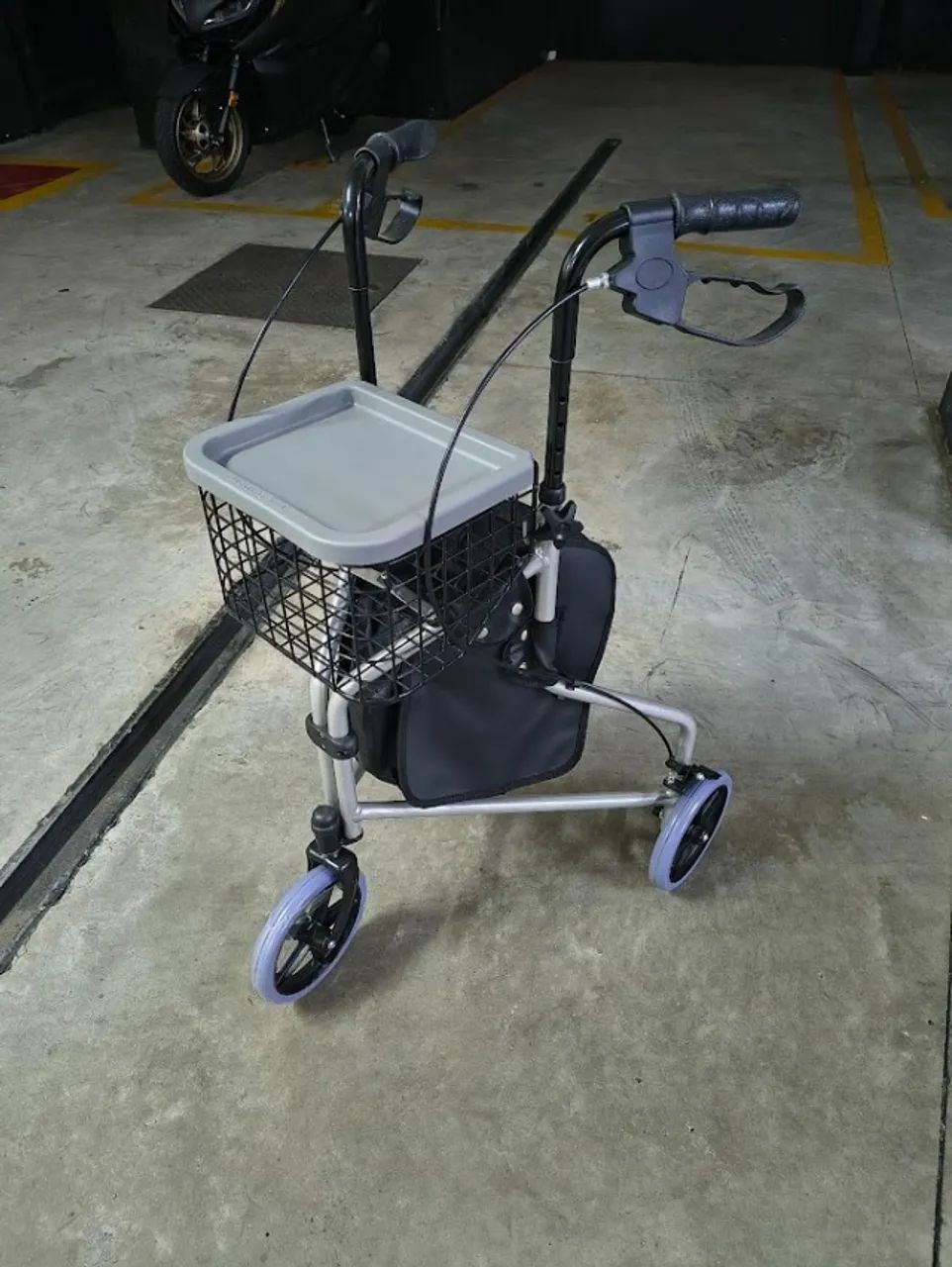 Andador 3 Rodas com Porta Objetos e Cesto 