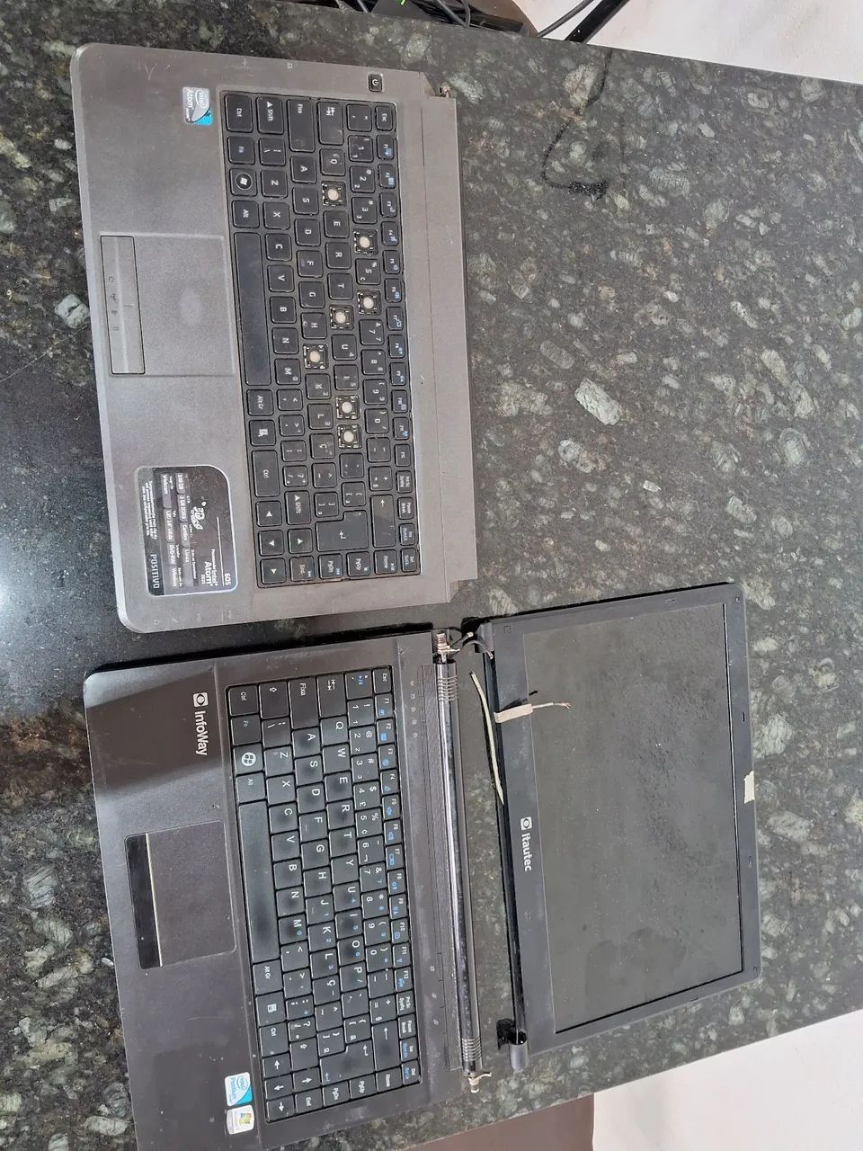 Vendo 1 notebook com defeito 1 base de notebook pra aproveitamentos de peças R$249 - Foto 4