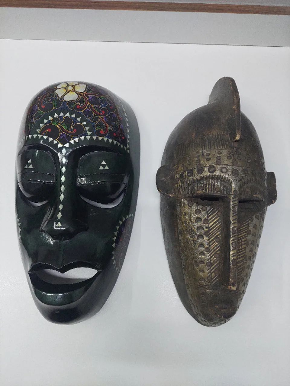 máscaras em madeira decorativa
