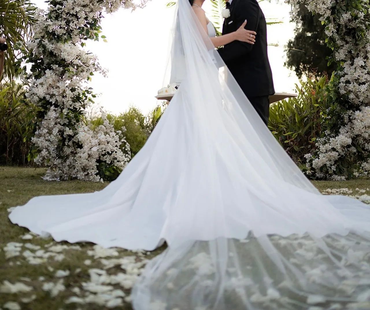 Vestido de Noiva Minimalista, Clássico e Atemporal - Foto 4