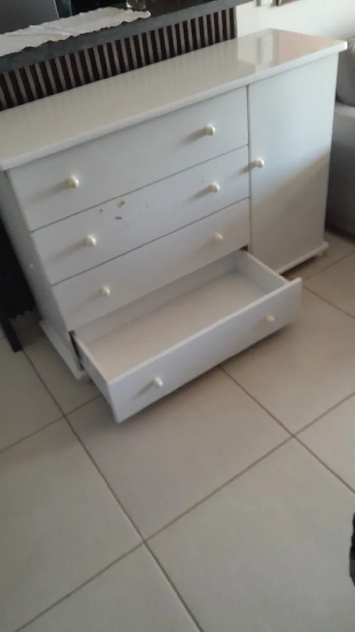 CÔMODA BRANCA EM ÓTIMO ESTADO - Foto 2