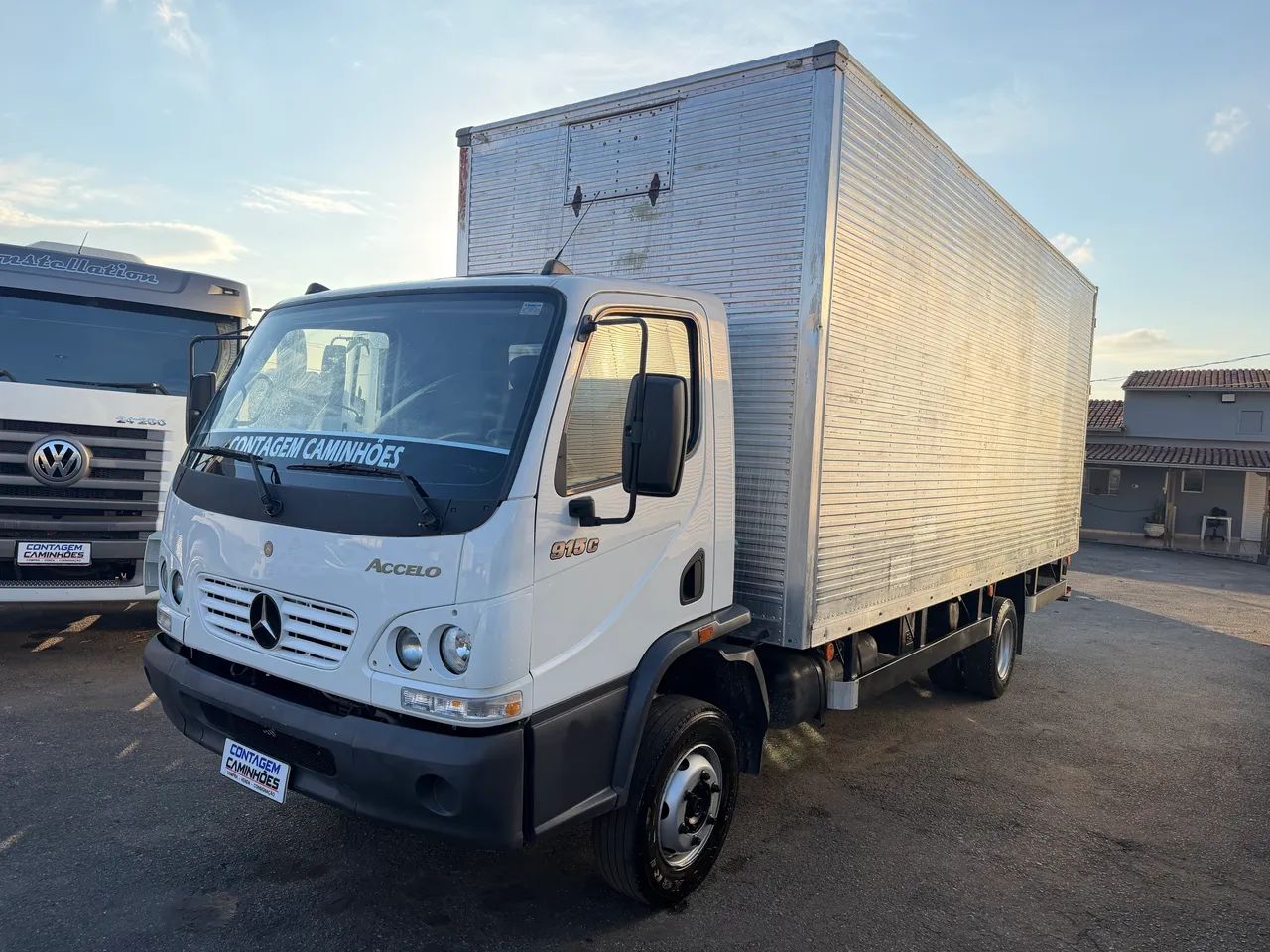 Mb accelo 915 2009 baú chapeado 6.20 raridade 