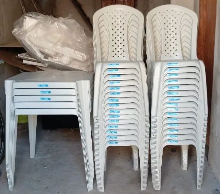 Mesas e cadeiras de plástico  - Foto 2