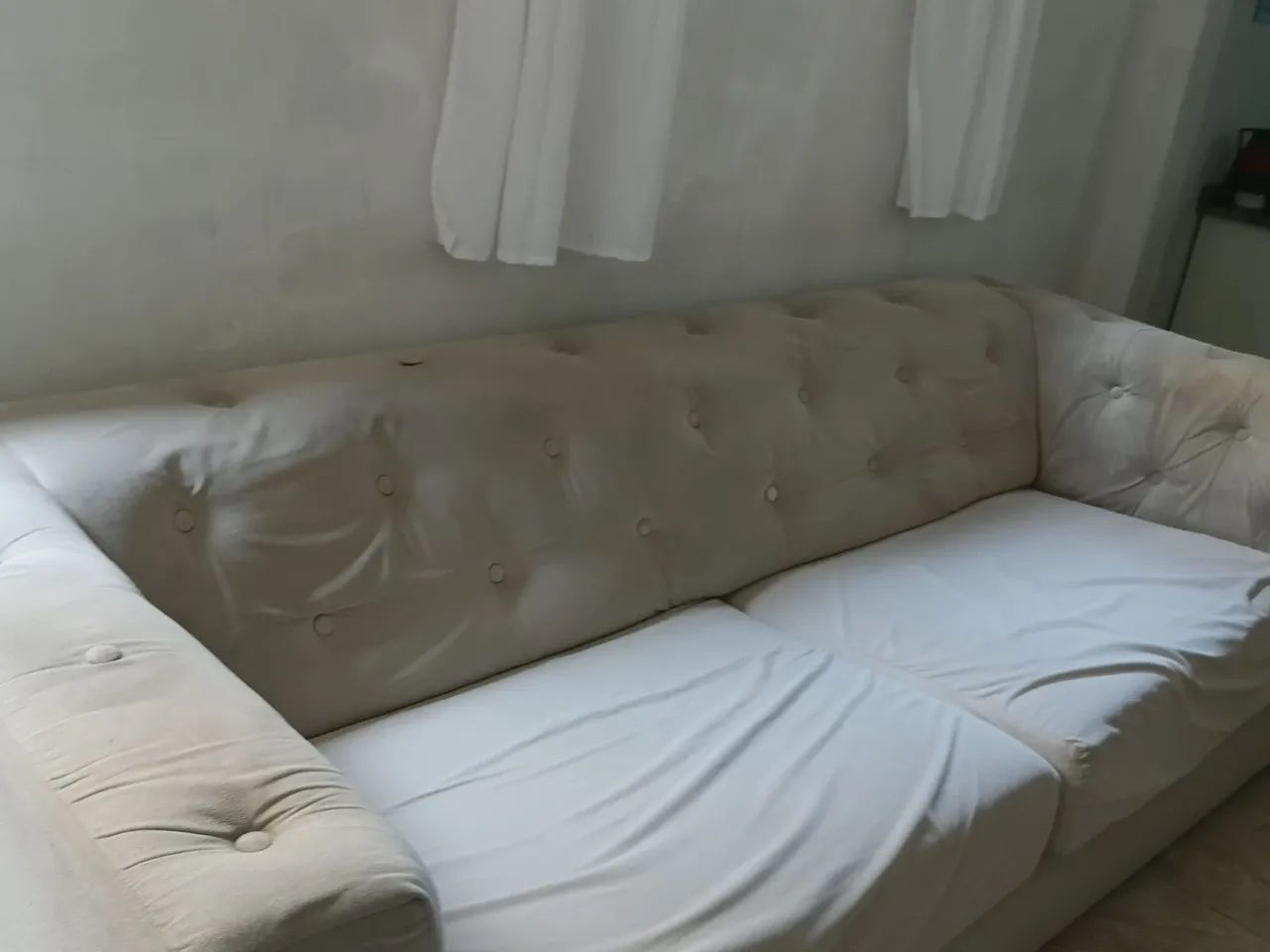 Sofá em capitonê, vendo ou troca por um menor - Foto 3