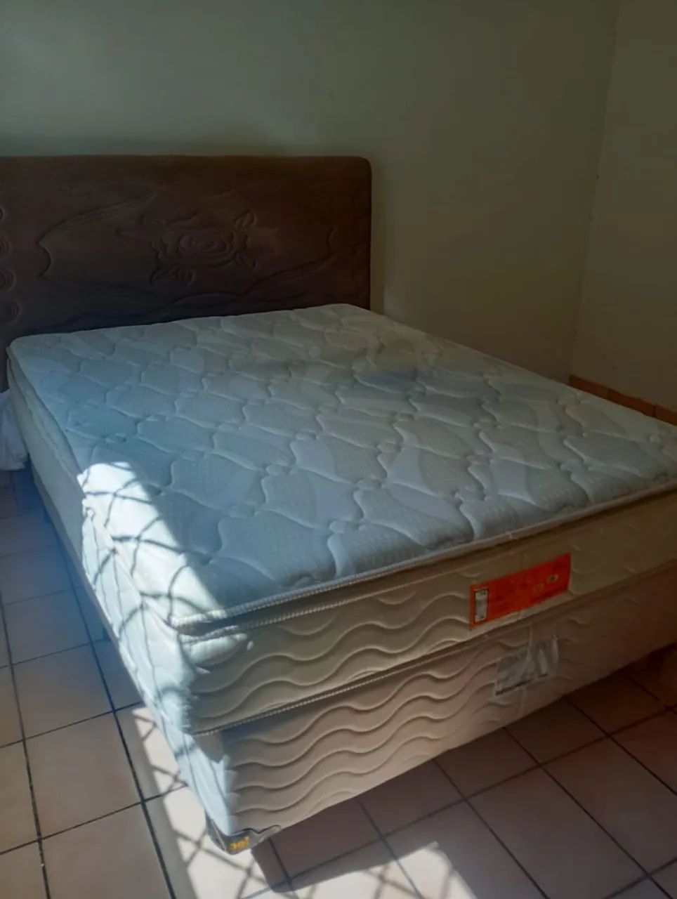 Cama box+ colchão+ guarda roupa 