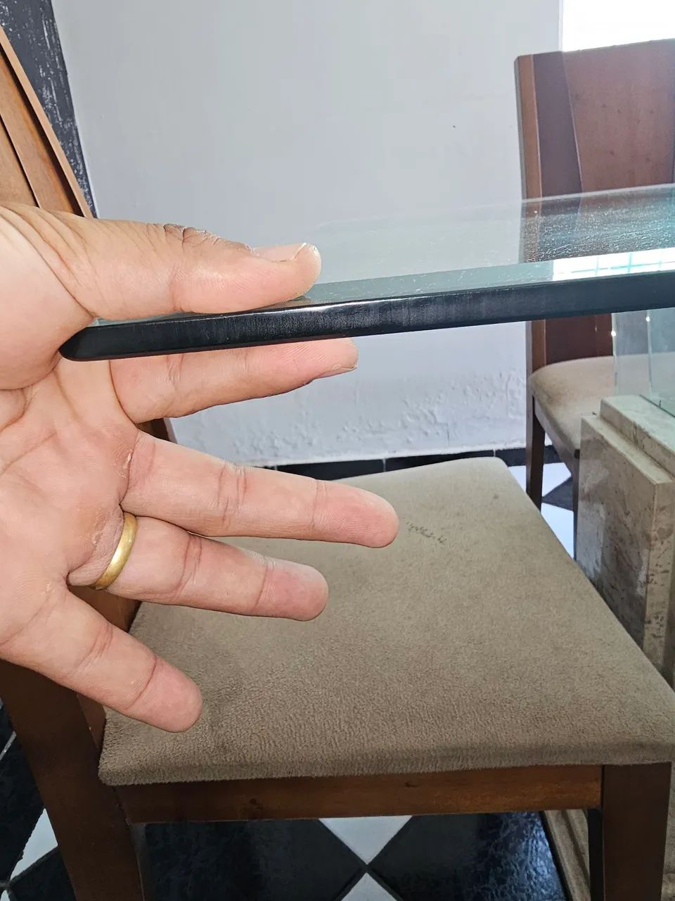 Mesa de vidro com pés de pedra. - Foto 4