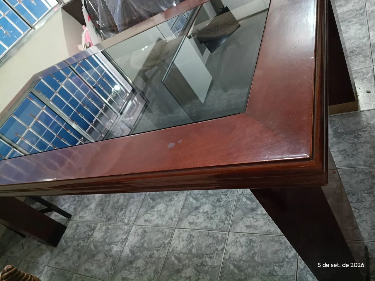 Mesa pra 8 cadeiras de madeira  - Foto 3