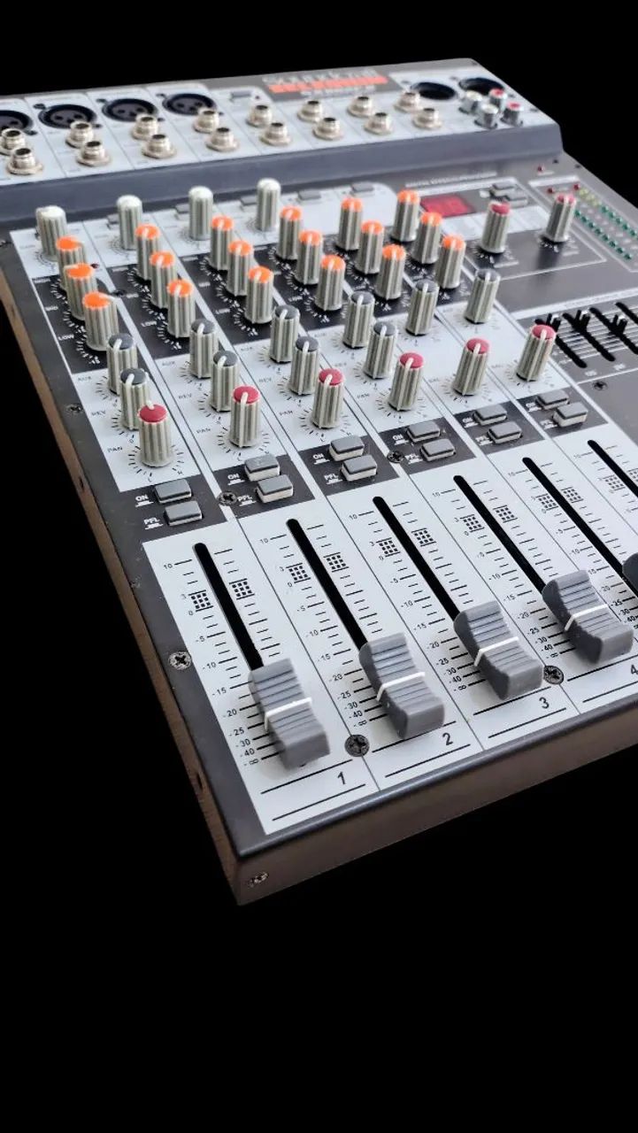 Vendo mesa de som soundcraft Selenium 8 canais  - Foto 4