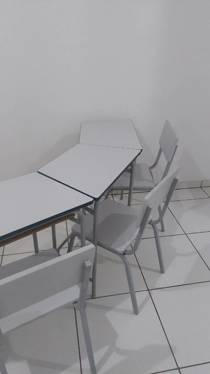 Jogo de mesas escolares 