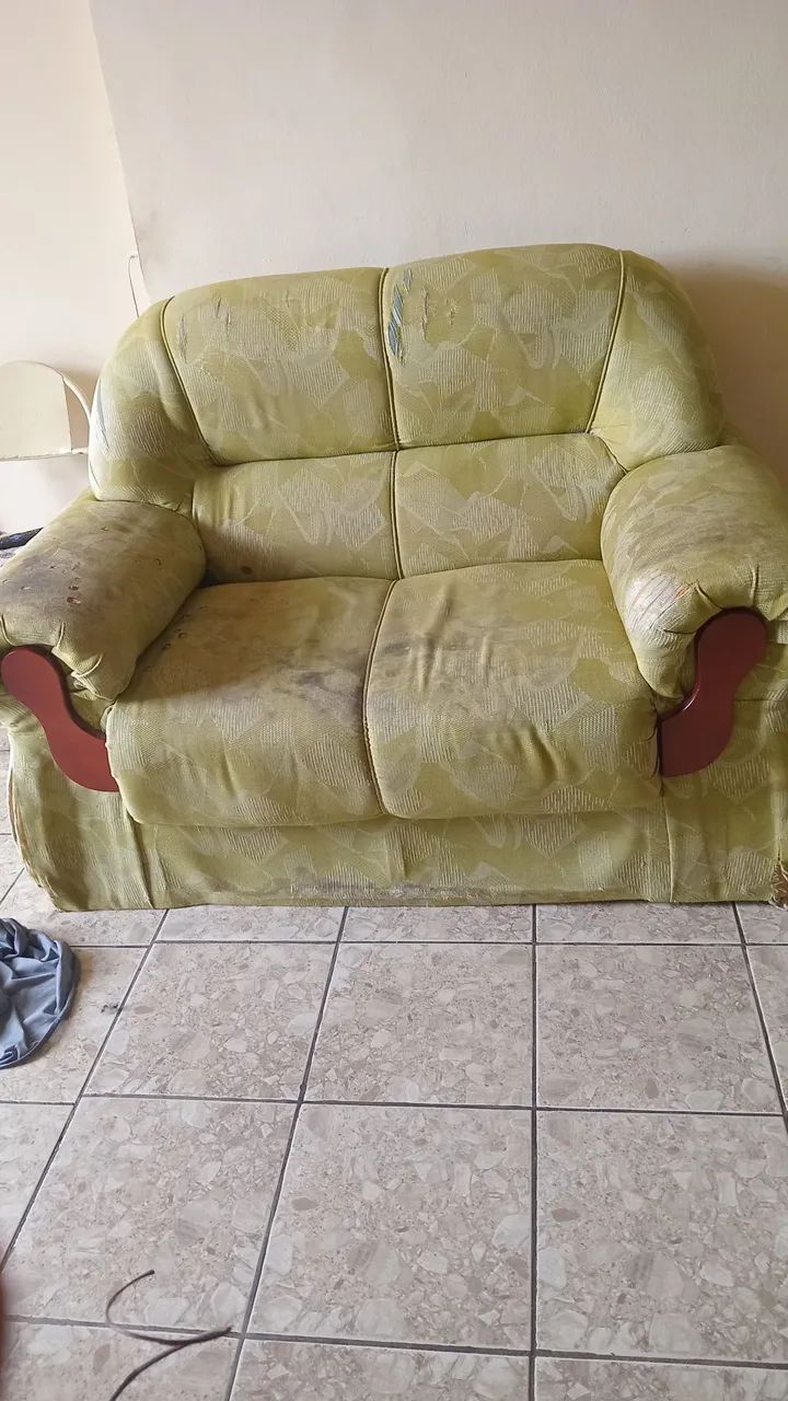 vendo. 2 e 3 lugares.reformar espuma e tecido.madeira antiga e resistente  - Foto 2