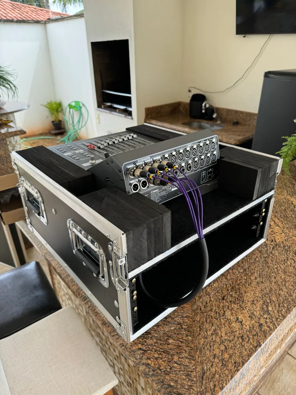 Kit Mesa Yamaha DM3 com case, Santo Angelo AF8, Hayonik SPP9T e mais 2