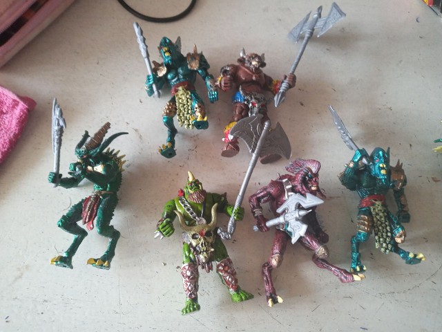 Bonecos gladiador e zumbi dtc 6 bonecos