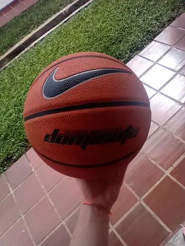 Bola de Basquete Nike Dominate 8P Preta e Vermelha - Tamanho 7