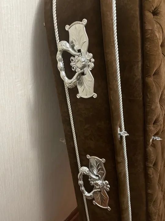 Caixão de Veludo Marrom - Foto 4