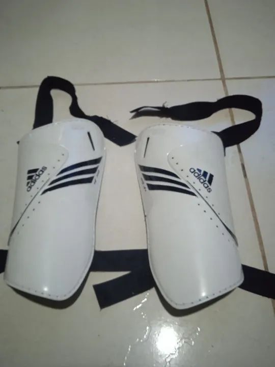 Caneleira Adidas f-50 