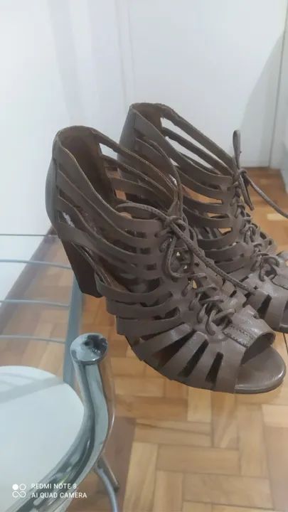 Sandália tipo Gladiadora em Perfeito Estado 