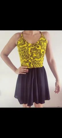 Vestido preto e amarelo ajustável