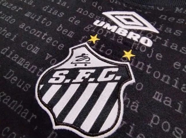 Camisa Oficial Santos Umbro Charlie Brow Jr, tamanho 2GG (66x79cm). Estado de nova. - Foto 3