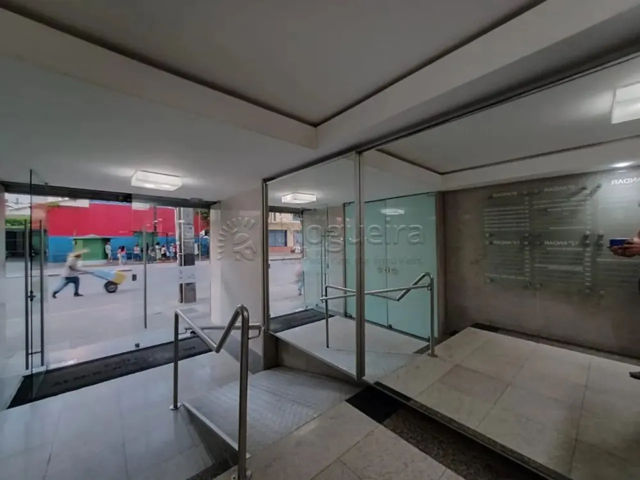 Centro comercial para venda possui 19 metros quadrados em Boa Vista - Recife - PE