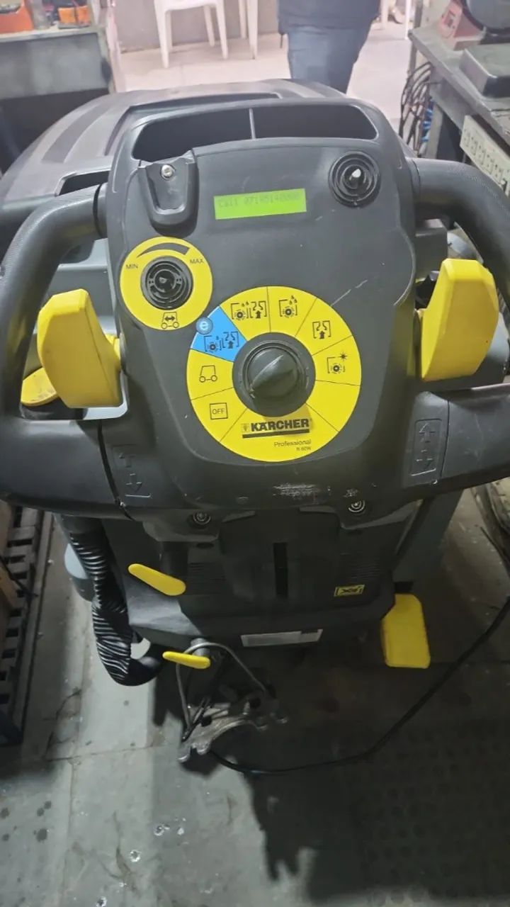 Lavadora de piso bateria Karcher B60  - Foto 2
