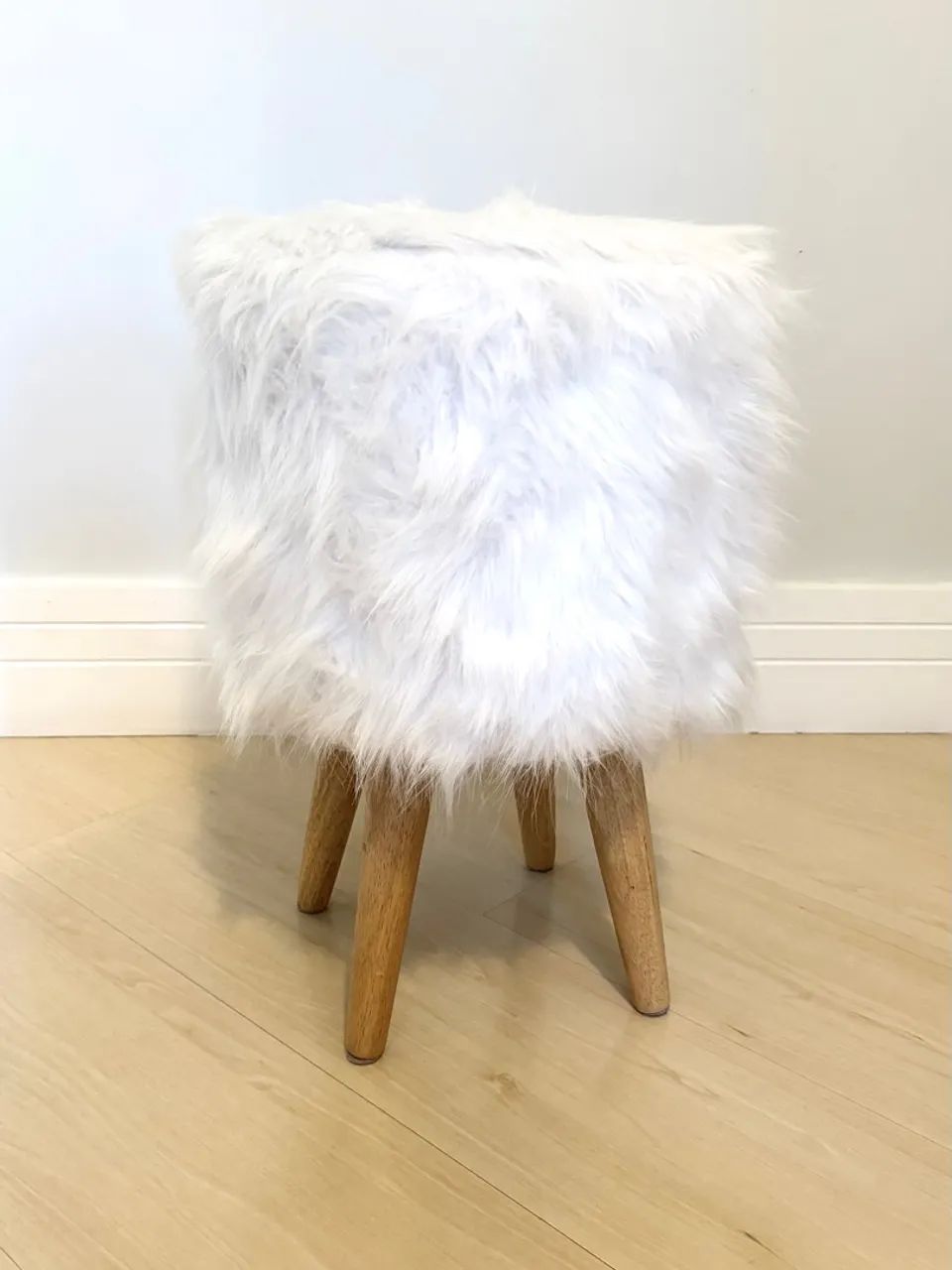 Banqueta Pelúcia Branca Moderna64739861246338122