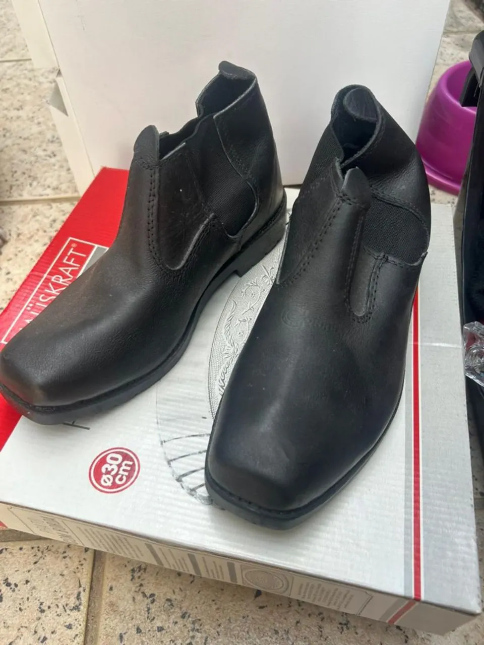 Botas Chelsea em Couro Preto