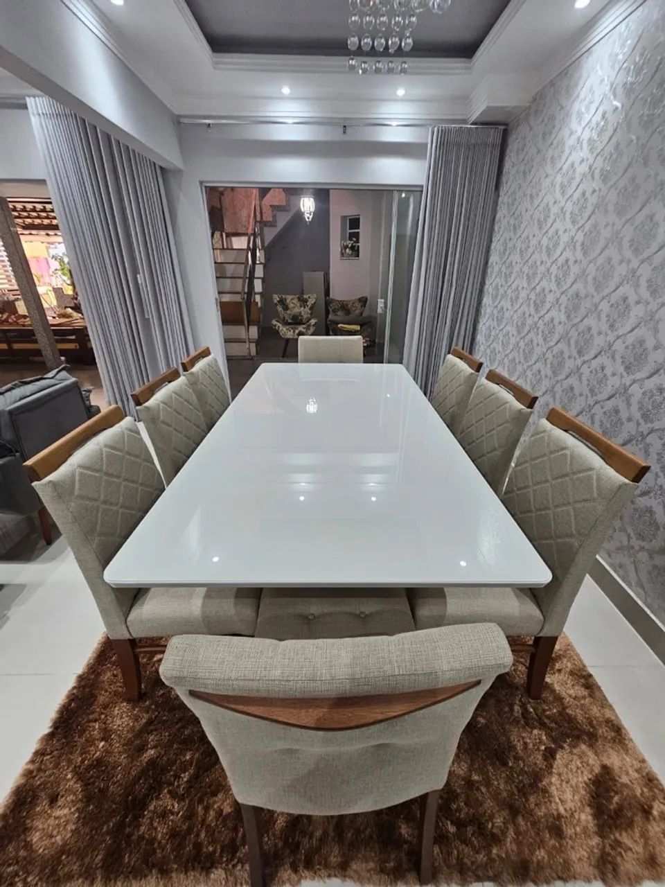 Mesa de Jantar Elegante com 8 Cadeiras de madeira 
