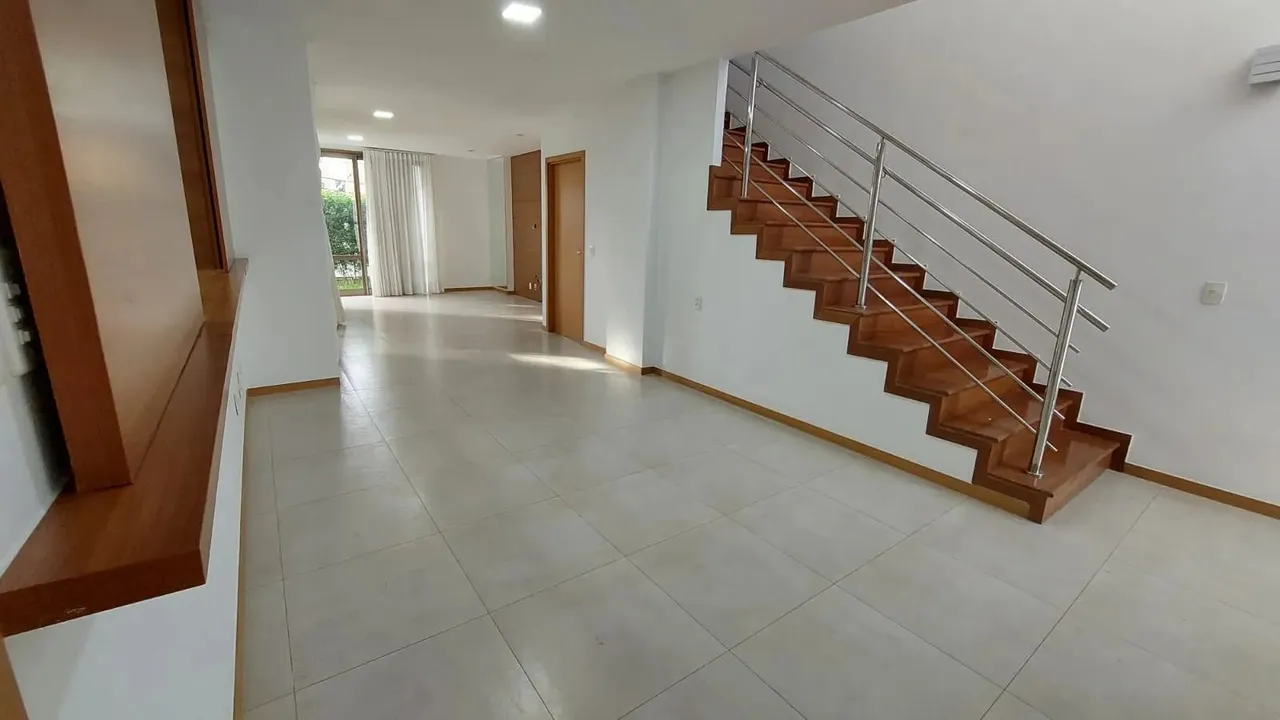 VENHA CONHECER O LAR DA SUA FAMILIA, COM 315 M² EM CONDOMINIO FECHADO