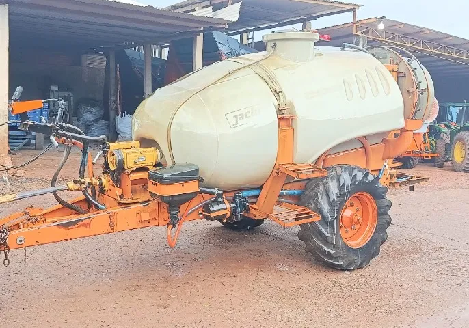 Atomizador Arbus 4000 Litros "Jacto"