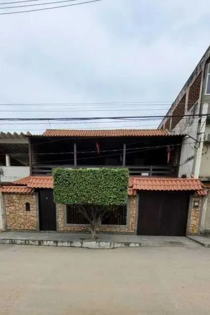AMPLA CASA COM DOIS QUARTOS E PISCINA NA VILA EMIL!!