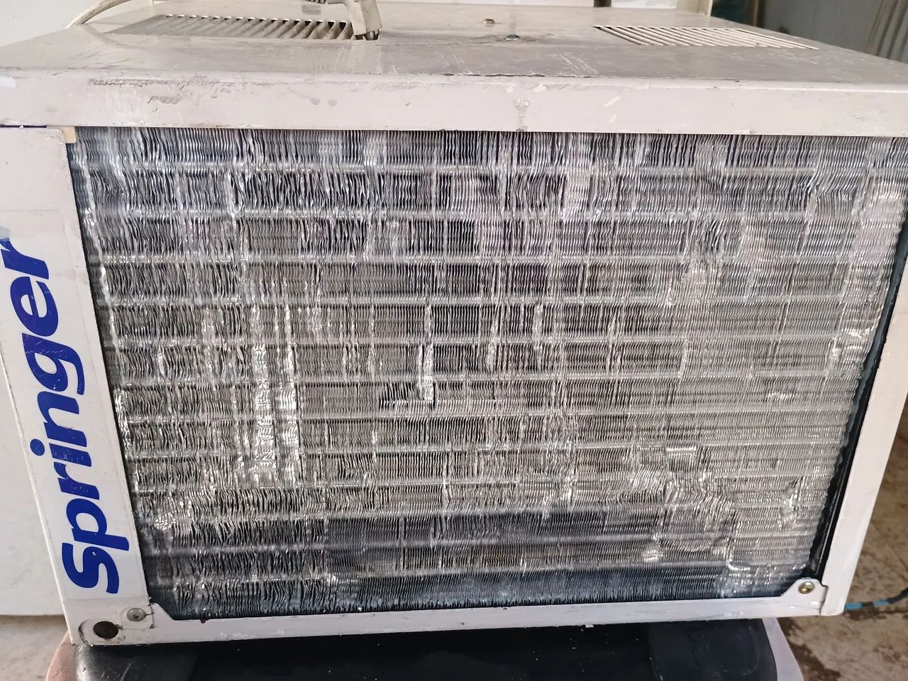 Ar Condicionado de Janela 10.000 BTUs GELANDO MUITO  - Foto 3