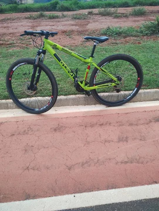 Bicicleta GTSM1 ARO 29 SUSPENSÃO SANTUR 24V SHIMANO TURNEY