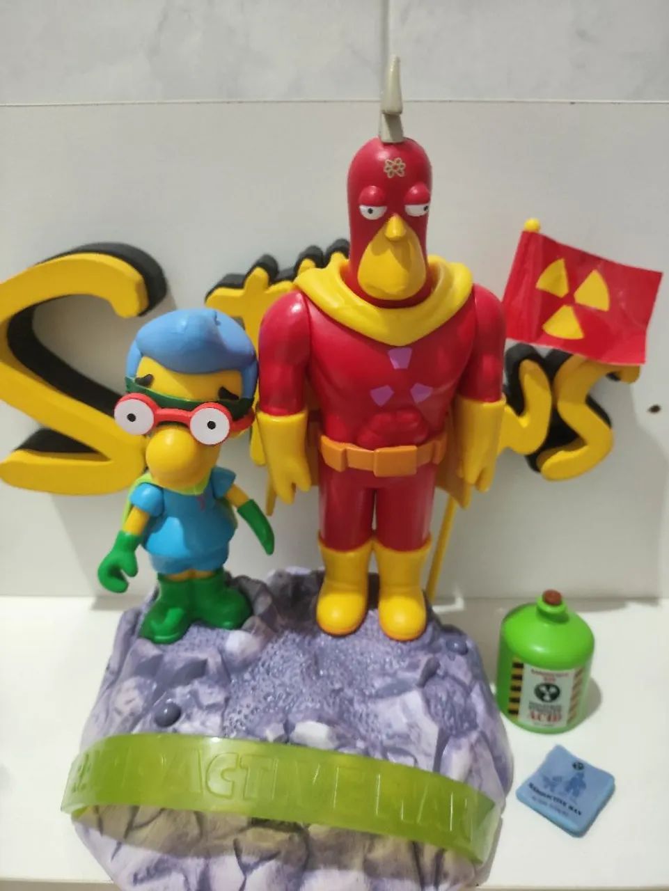 Simpsons Radioactive Man e Fallout Boy Playmates