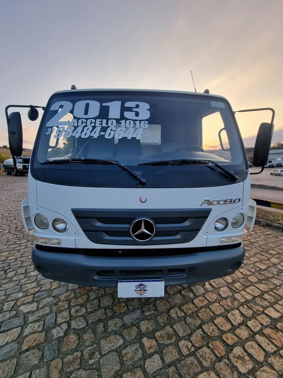 Caminhão Mercedes-Benz Accelo 1016
