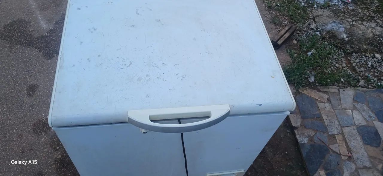 Freezer 1 tampa funcionando perfeitamente entrego!!!