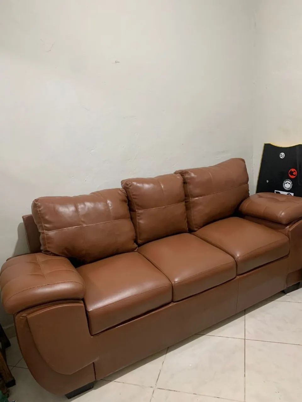 Sofá 3 lugares em couro.. - Foto 4
