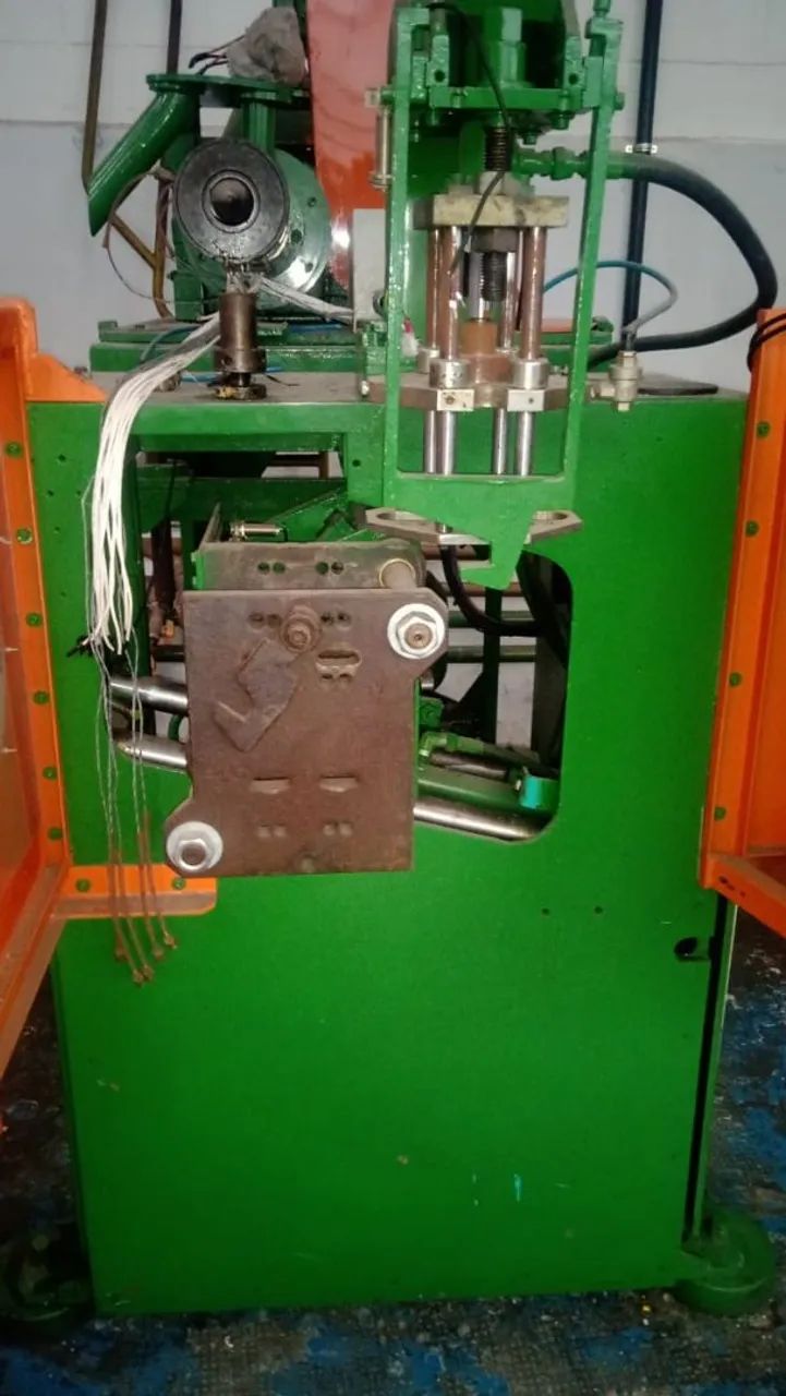 Máquina sopradora de Plástico 1 Litro.