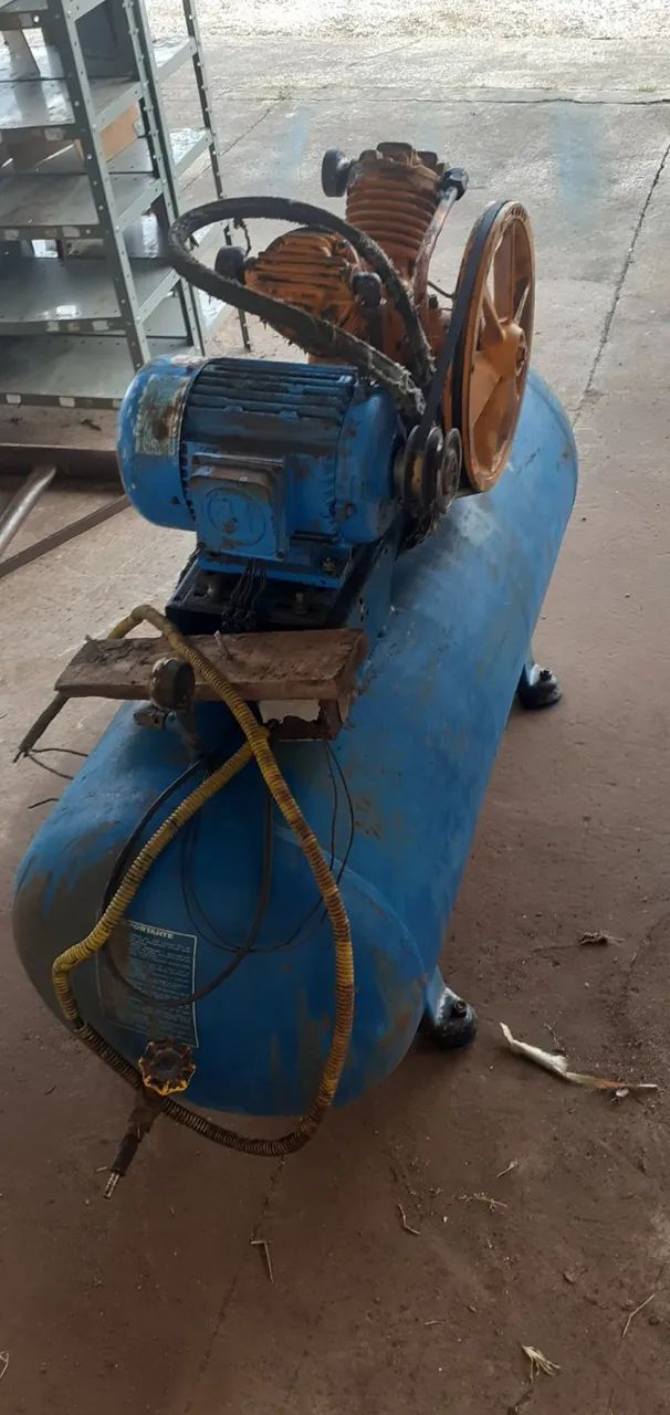 Compressor Schulz. 230 litros, 2 cabeçotes, usado