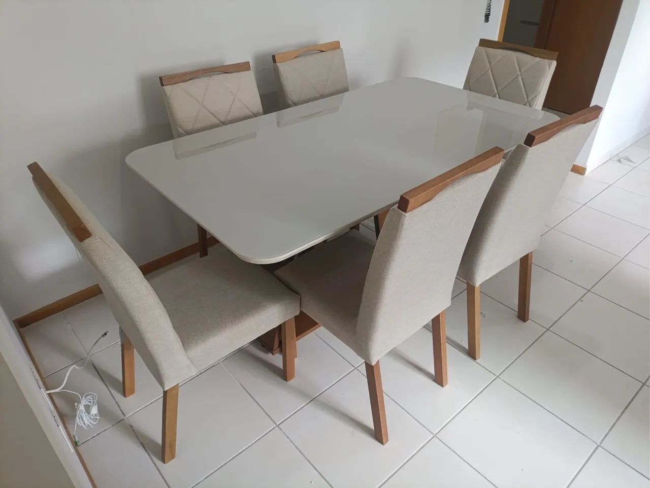 Mesa de Jantar com 6 Cadeiras madeira maciça 