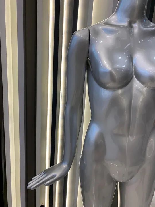 Manequim Feminino em Carbono  - Foto 2