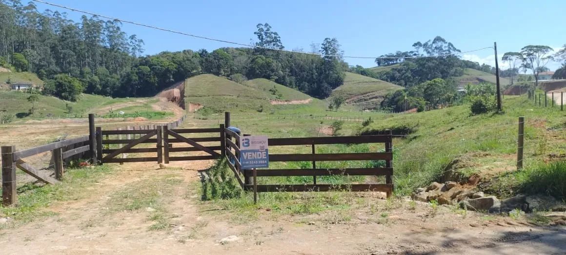 Área com 14.000m² em Alto Biguaçu