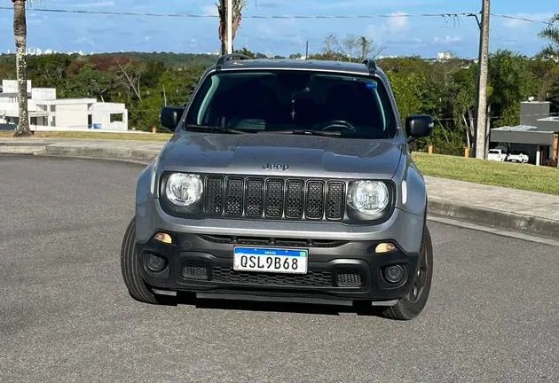 Jeep Renegade 2020 com bancos de couro e pouco usado