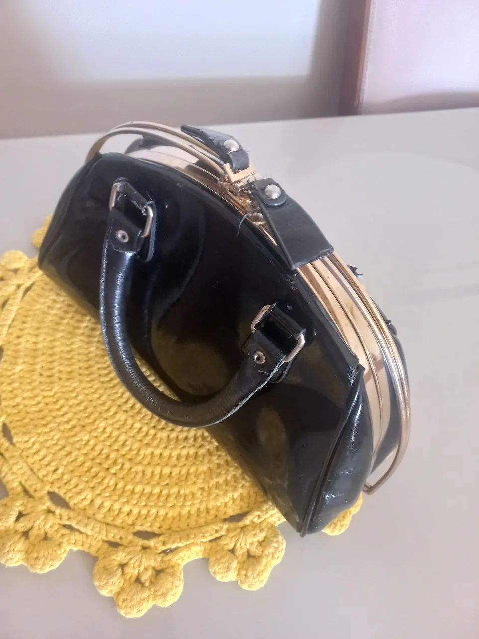 Bolsa de charol negra  - Foto 2