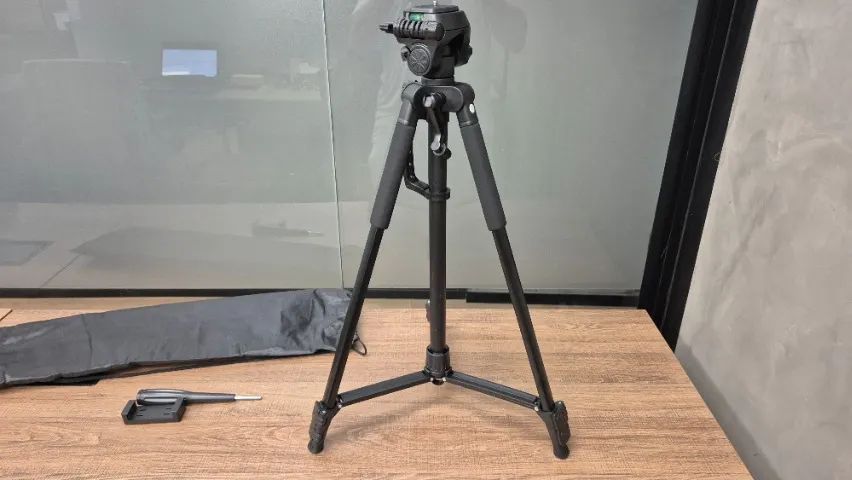 Tripé com niveladora